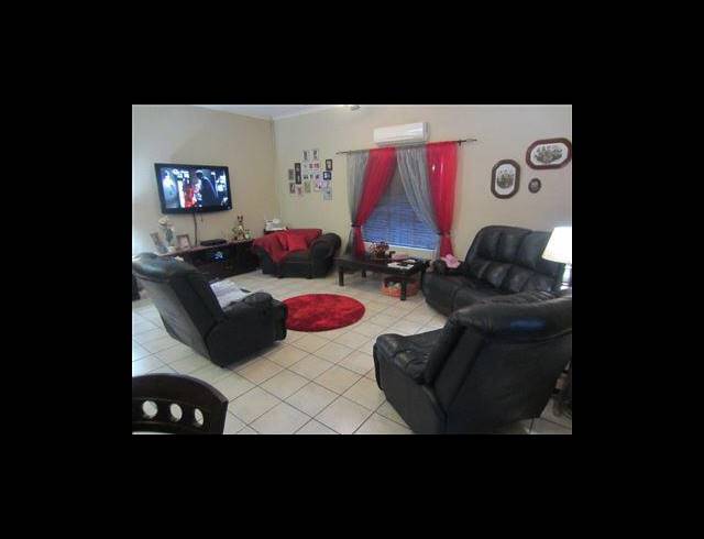 3 BEDROOM SECTIONAL TITLE TO LET IN GEELHOUTPARK